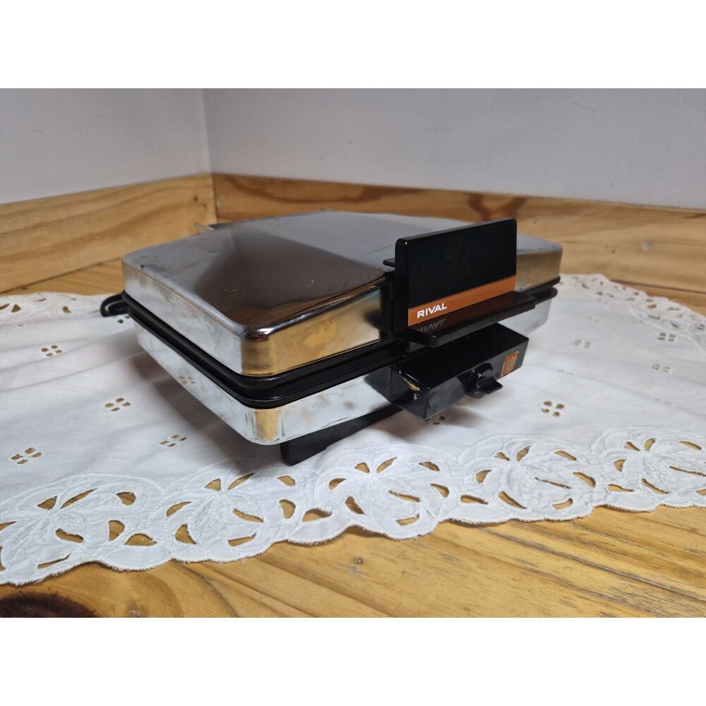 VTG Rival Pizelle/Waffle Maker Model 9705 Works Tested
